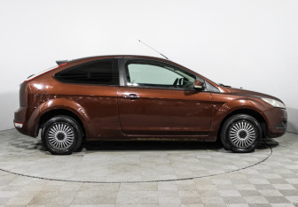 Подержанный автомобиль Ford Focus Hatchback 2008 года (4 фото)