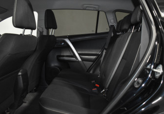Подержанный автомобиль Toyota RAV4 2008 года (12 фото)