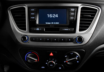 Подержанный автомобиль Hyundai Solaris Sedan 2021 года (14 фото)