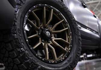 Подержанный автомобиль Toyota Tundra 2022 года (3 фото)