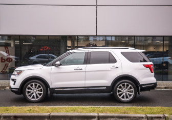 Подержанный автомобиль Ford Explorer 2019 года (9 фото)