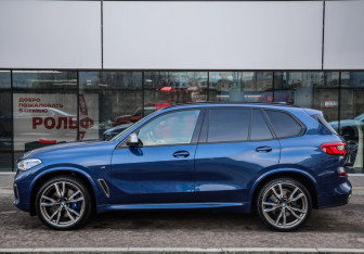 Подержанный автомобиль BMW X5 2019 года (10 фото)