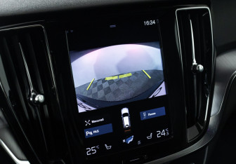 Подержанный автомобиль Volvo V60 2019 года (15 фото)