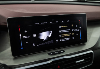 Подержанный автомобиль Geely Coolray 2023 года (16 фото)