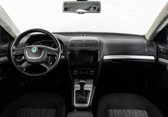 Подержанный автомобиль Skoda Octavia Liftback 2012 года (10 фото)