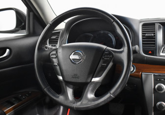 Подержанный автомобиль Nissan Teana 2010 года (14 фото)