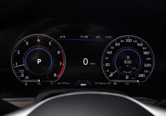 Подержанный автомобиль Volkswagen Touareg 2020 года (13 фото)