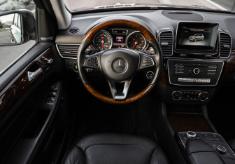 Подержанный автомобиль Mercedes-Benz GLE 2015 года (11 фото)