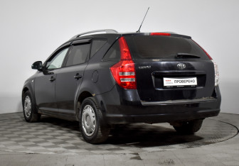 Подержанный автомобиль Kia Ceed Wagon 2007 года (7 фото)