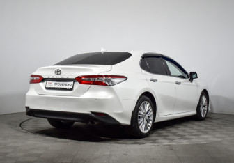 Подержанный автомобиль Toyota Camry Sedan 2018 года (5 фото)
