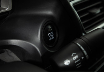 Подержанный автомобиль Mazda 3 Sedan 2014 года (16 фото)