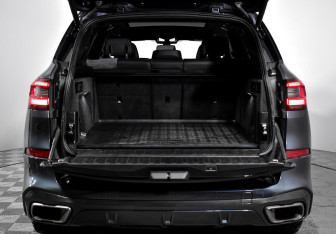 Подержанный автомобиль BMW X5 2020 года (10 фото)