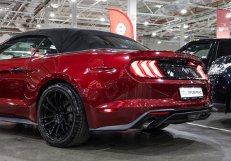 Подержанный автомобиль Ford Mustang Convertible 2019 года (17 фото)