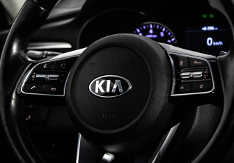 Подержанный автомобиль Kia Optima Sedan 2019 года (11 фото)