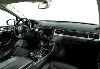 Подержанный автомобиль Volkswagen Touareg 2014 года (9 фото)