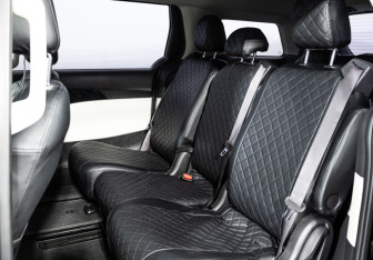 Подержанный автомобиль Kia Carnival 2021 года (10 фото)