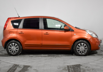 Подержанный автомобиль Nissan Note 2007 года (4 фото)