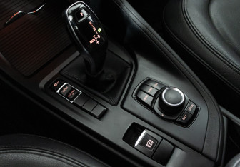 Подержанный автомобиль BMW X1 2017 года (17 фото)