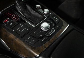 Подержанный автомобиль Audi A6 Sedan 2013 года (21 фото)