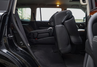 Подержанный автомобиль Infiniti QX80 2017 года (34 фото)