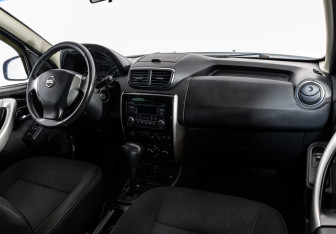 Подержанный автомобиль Nissan Terrano 2014 года (9 фото)