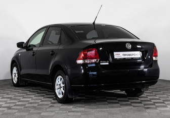 Подержанный автомобиль Volkswagen Polo Sedan 2012 года (7 фото)