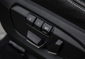 Подержанный автомобиль BMW X5 2017 года (23 фото)