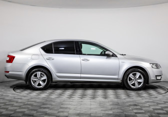 Подержанный автомобиль Skoda Octavia Liftback 2016 года (4 фото)