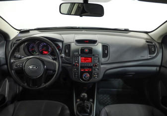 Подержанный автомобиль Kia Cerato Sedan 2013 года (9 фото)