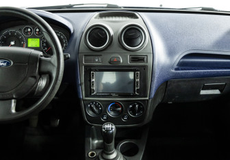 Подержанный автомобиль Ford Fiesta Hatchback 2008 года (14 фото)