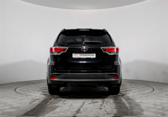 Подержанный автомобиль Toyota Highlander 2014 года (6 фото)