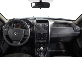 Подержанный автомобиль Renault Duster 2017 года (9 фото)