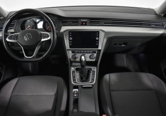 Подержанный автомобиль Volkswagen Passat Sedan 2020 года (13 фото)