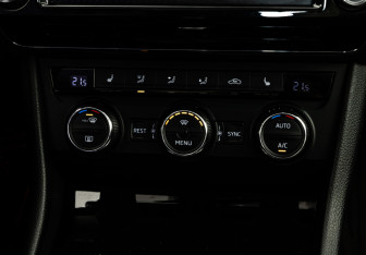 Подержанный автомобиль Skoda Superb Liftback 2017 года (15 фото)