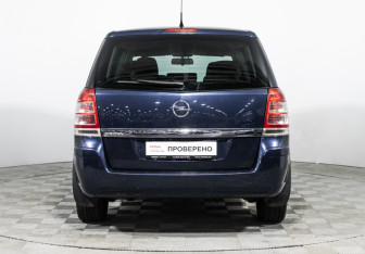 Подержанный автомобиль Opel Zafira Compactvan 2010 года (6 фото)