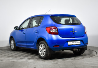 Подержанный автомобиль Renault Sandero 2019 года (7 фото)