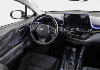 Подержанный автомобиль Toyota C-HR 2024 года (9 фото)