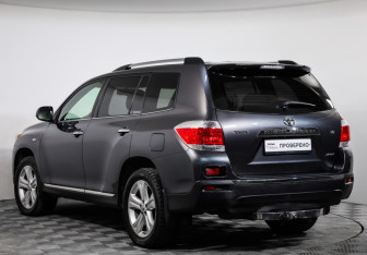 Подержанный автомобиль Toyota Highlander 2011 года (7 фото)