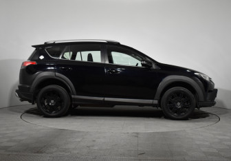 Подержанный автомобиль Toyota RAV4 2018 года (4 фото)