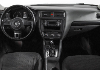 Подержанный автомобиль Volkswagen Jetta Sedan 2013 года (15 фото)
