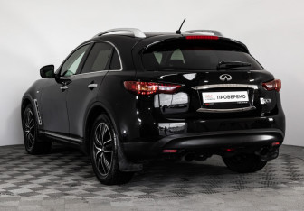 Подержанный автомобиль Infiniti QX70 2015 года (7 фото)