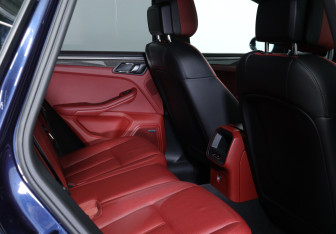 Подержанный автомобиль Porsche Macan 2015 года (16 фото)