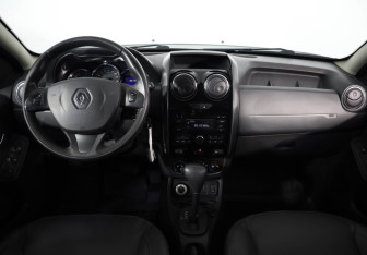 Подержанный автомобиль Renault Duster 2015 года (9 фото)