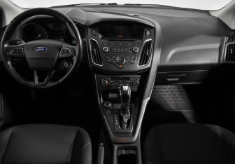 Подержанный автомобиль Ford Focus Hatchback 2015 года (15 фото)