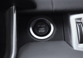 Подержанный автомобиль Land Rover Range Rover Sport 2015 года (21 фото)