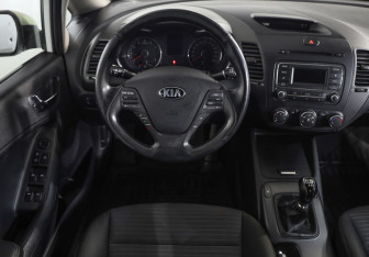 Подержанный автомобиль Kia Cerato Sedan 2015 года (10 фото)