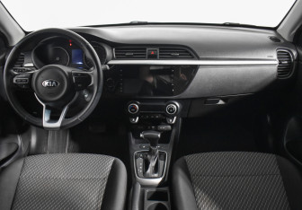 Подержанный автомобиль Kia Rio Hatchback 2018 года (13 фото)