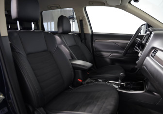 Подержанный автомобиль Mitsubishi Outlander 2021 года (11 фото)