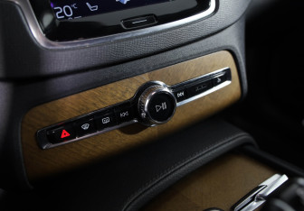 Подержанный автомобиль Volvo XC90 2016 года (16 фото)