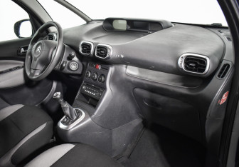 Подержанный автомобиль Citroen C3 Picasso 2009 года (12 фото)